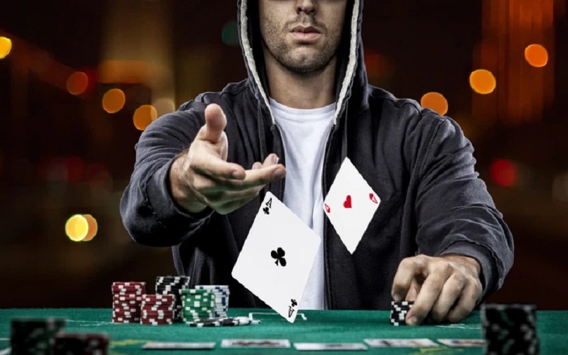 Một số thuật ngữ được sử dụng phổ biến trong Poker nói về phong cách chơi của tay chơi cá cược